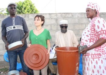 Commune de Meckhé : Lancement officiel de la distribution de 4000 bacs-poubelles et tamis aux femmes de ménage et artisans cordonniers